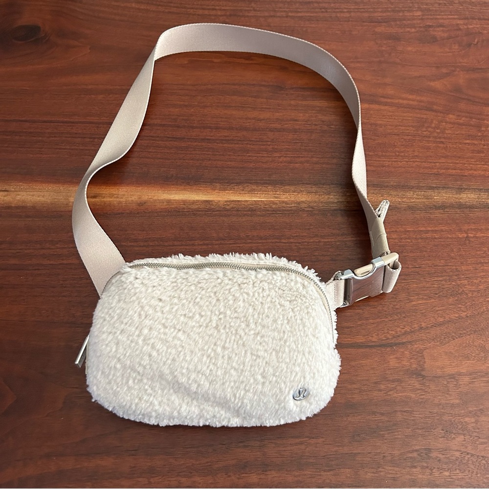 Lululemon Sherpa Everywhere Fleece Belt Bag Fleece in Ivory
